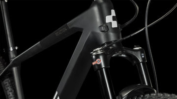 Bicicleta de montaña CUBE Reaction C:62 One 2023 Carbon & White / Transmisión 1x12 velocidades / Cuadro de Carbono / Horquilla de aire
