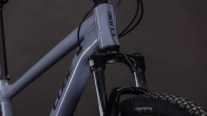 Bicicleta de montaña CUBE Aim ONE smoke & black 2026