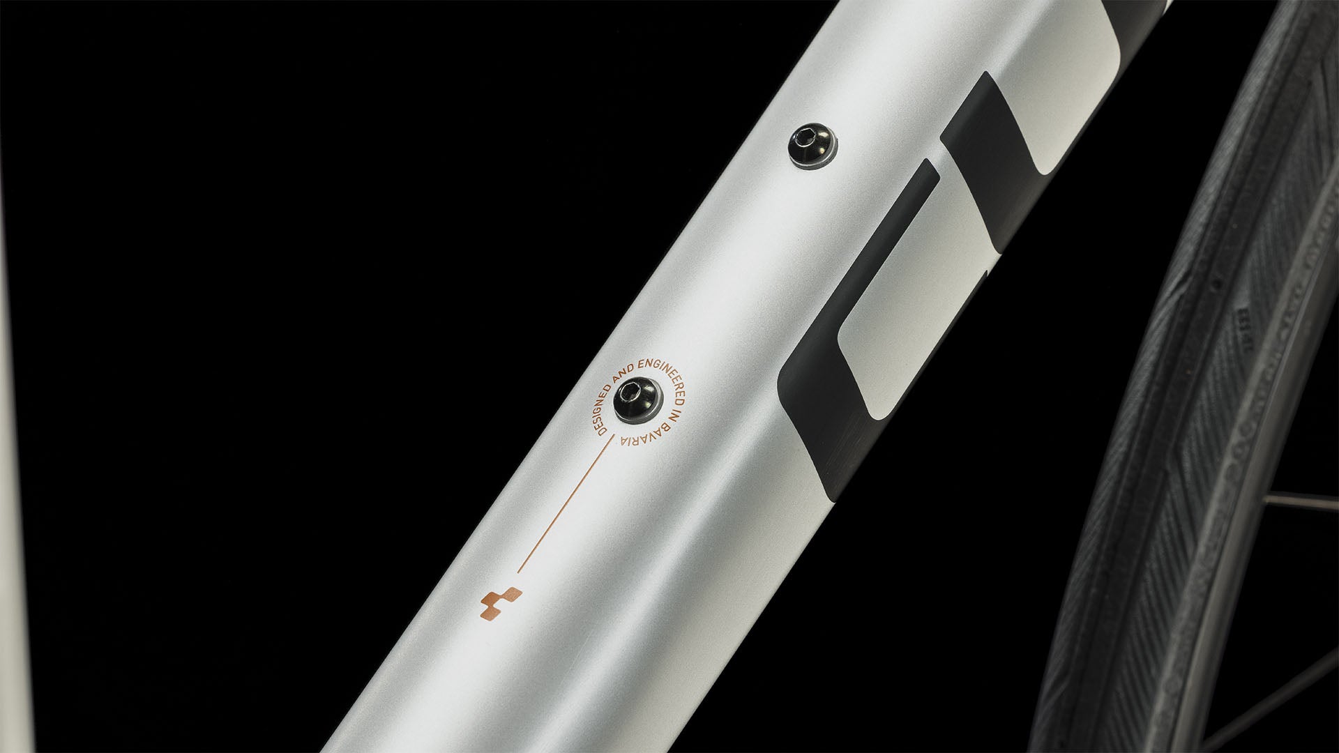 Bicicleta de ruta CUBE Attain Pro silver'n'orange