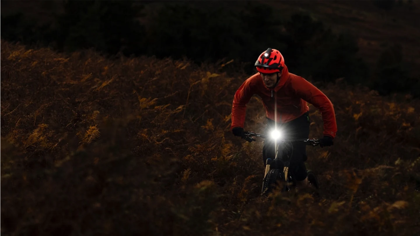 Lámpara delantera Bontrager Ion Elite R para ciclismo de 1000 Lúmenes