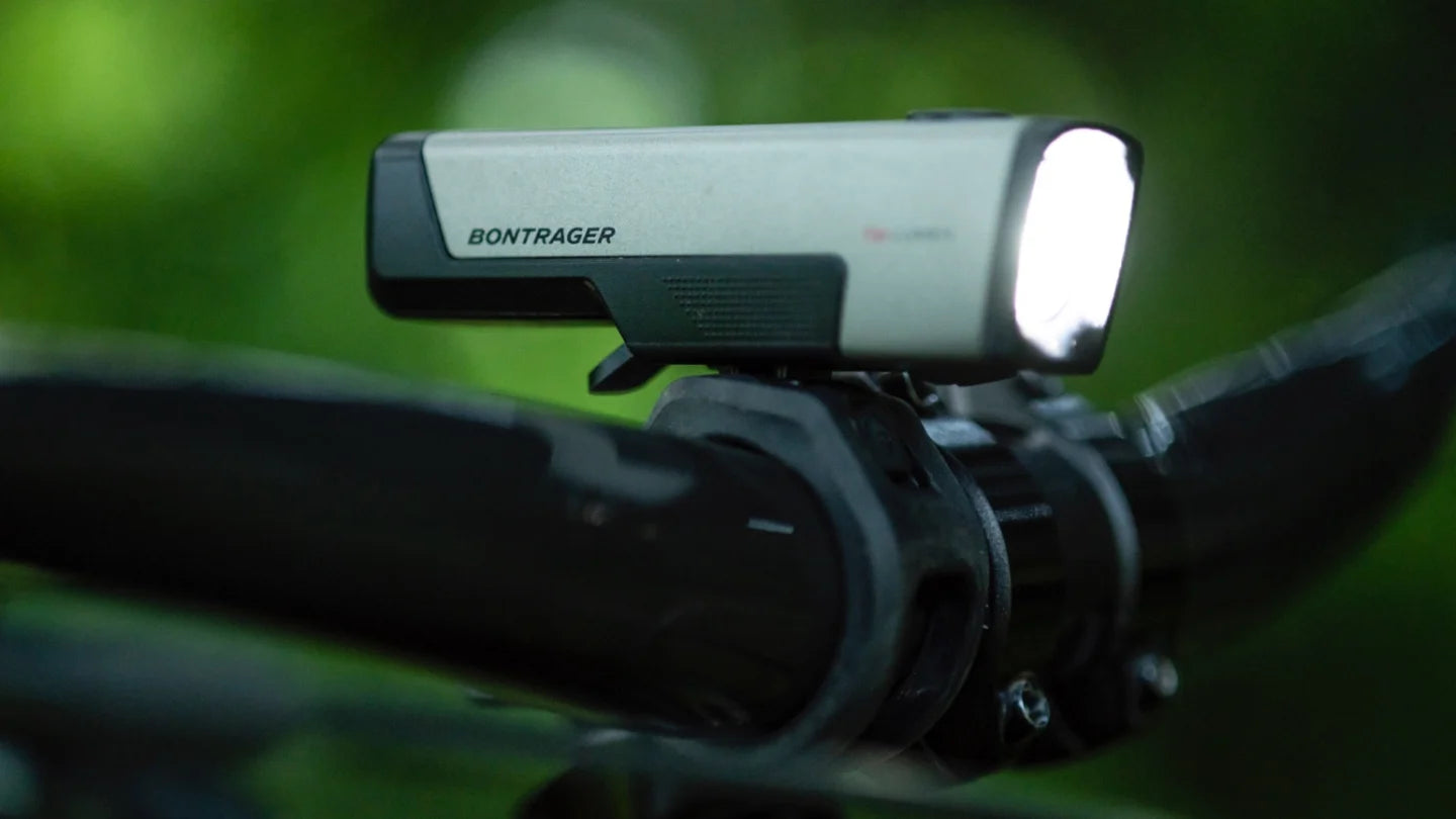 Lámpara delantera Bontrager Ion Comp R para ciclismo de 700 Lúmenes