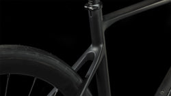 Bicicleta de ruta CUBE Attain GTC SLX Carbon'n'Black 2023 / Transmisión Shimano 105 Di2 2x12 velocidades