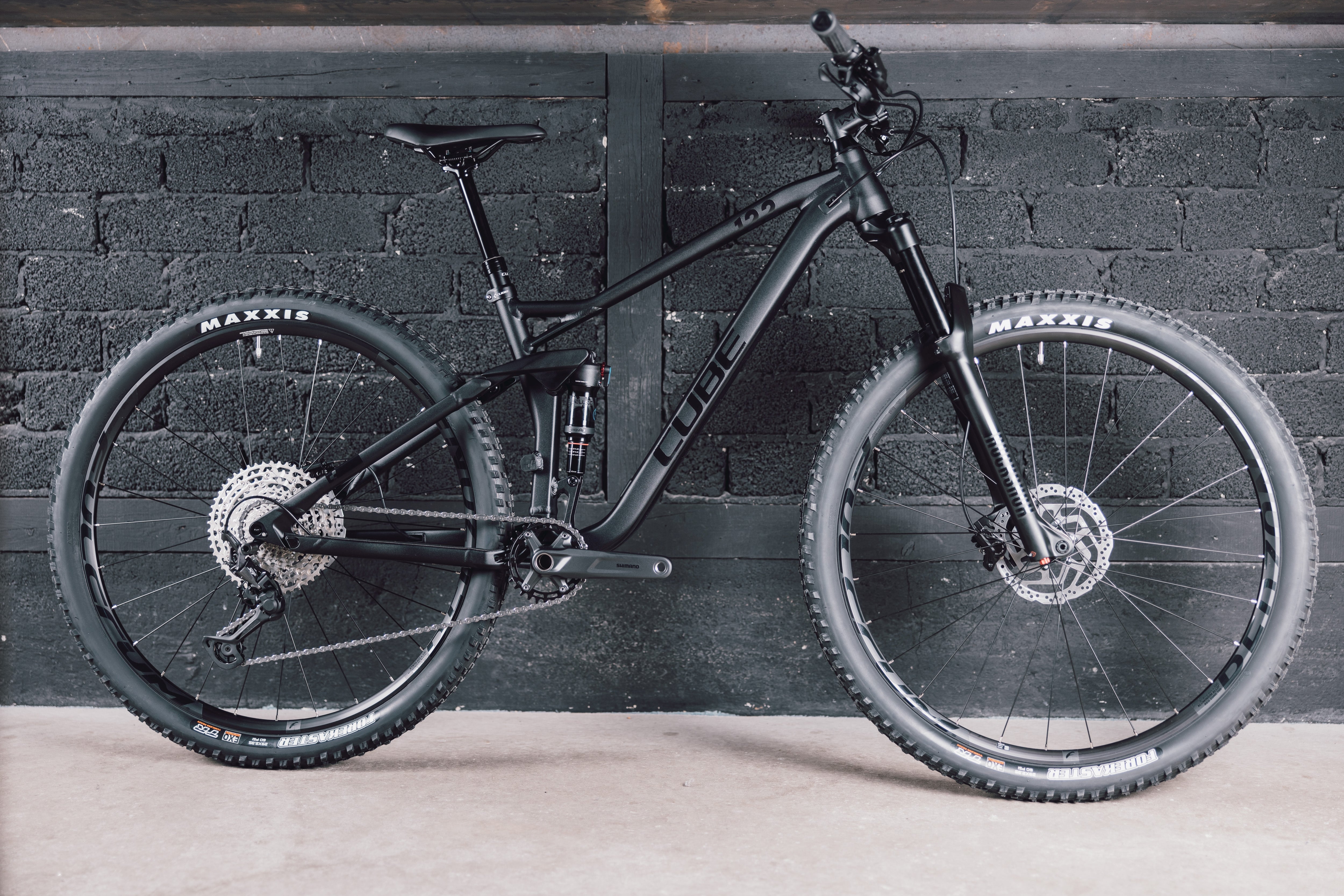 Bicicleta de montaña CUBE Stereo ONE22 Race black anodized