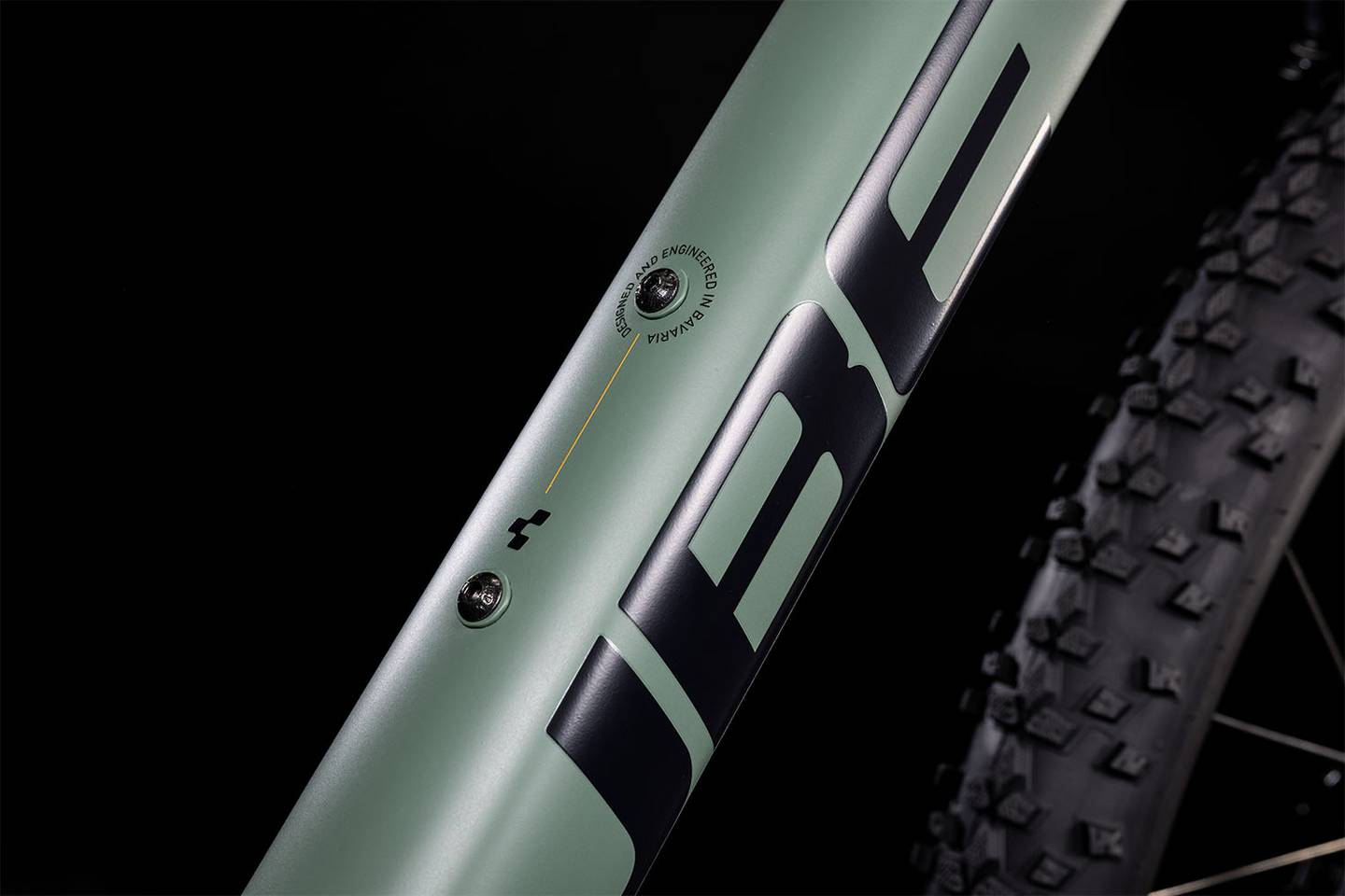 Bicicleta de montaña CUBE Aim PRO 2022 Olive'n'Orange / Transmisión 2x8 velocidades / Horquilla de resorte