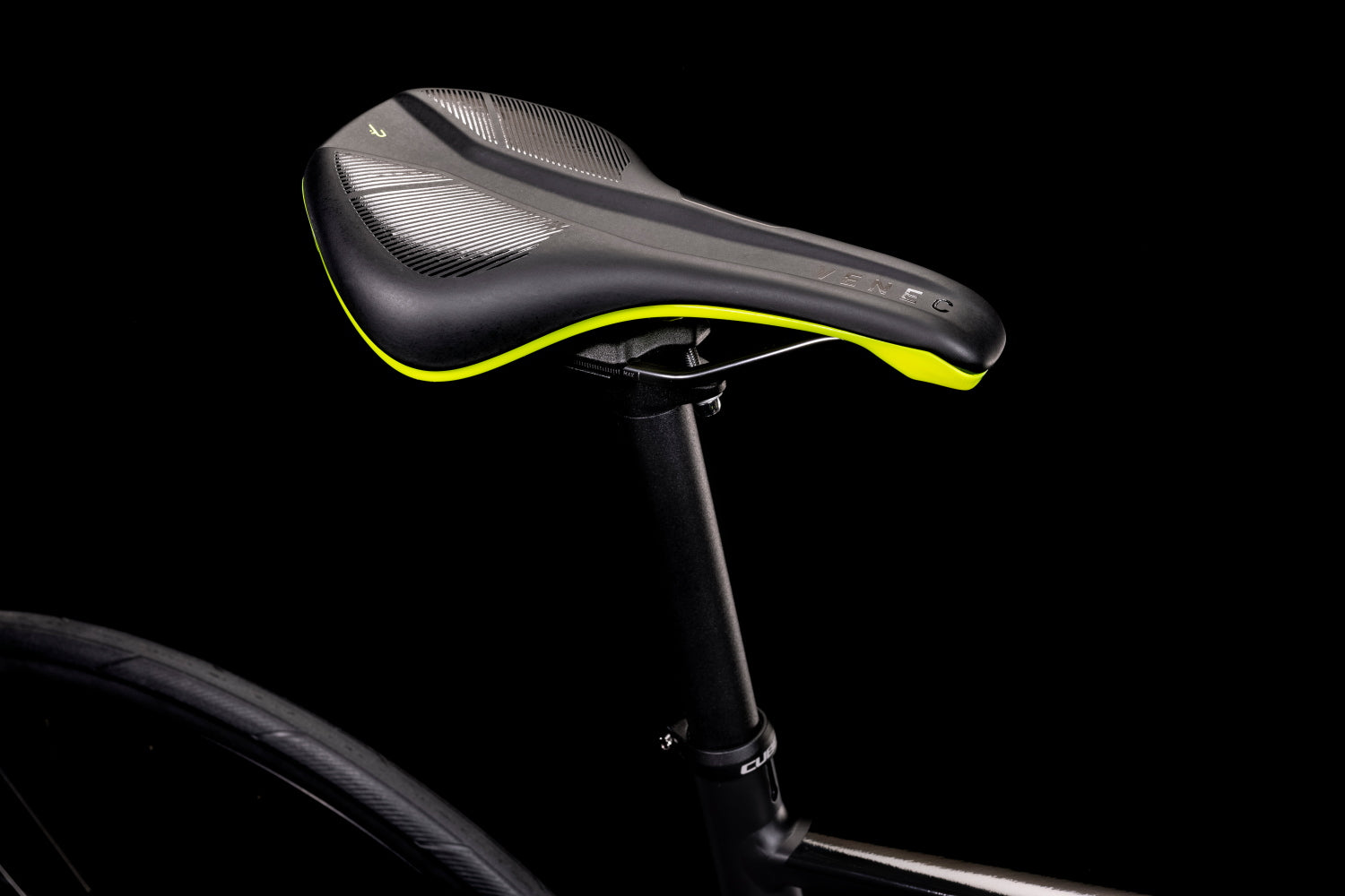 Bicicleta de ruta CUBE Attain Race Black'n'White 2022 / Transmisión 2x10 velocidades