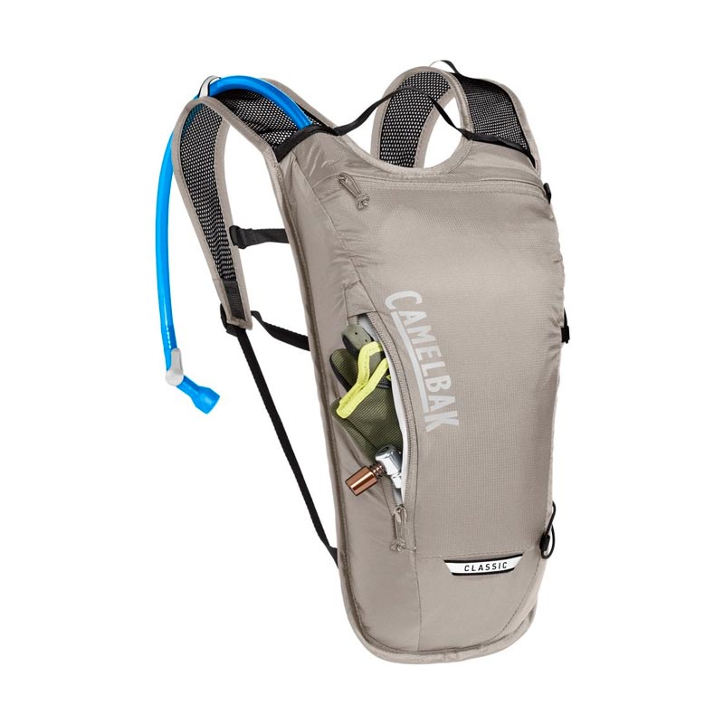 Mochila de hidratación CAMELBAK Classic Light / 2 Litros / Color Aluminio Negro