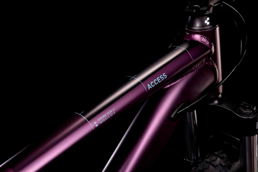 Bicicleta de montaña CUBE Access WS 2022 Deepviolet'n'Purple / Transmisión 2x8 velocidades / Horquilla SR Suntour XCE 100 mm
