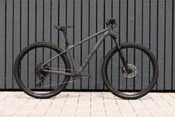 Bicicleta de montaña CUBE Acid 2022 Color Grey'n'Pearlgrey / Transmisión 1x12 velocidades / Horquilla de aire