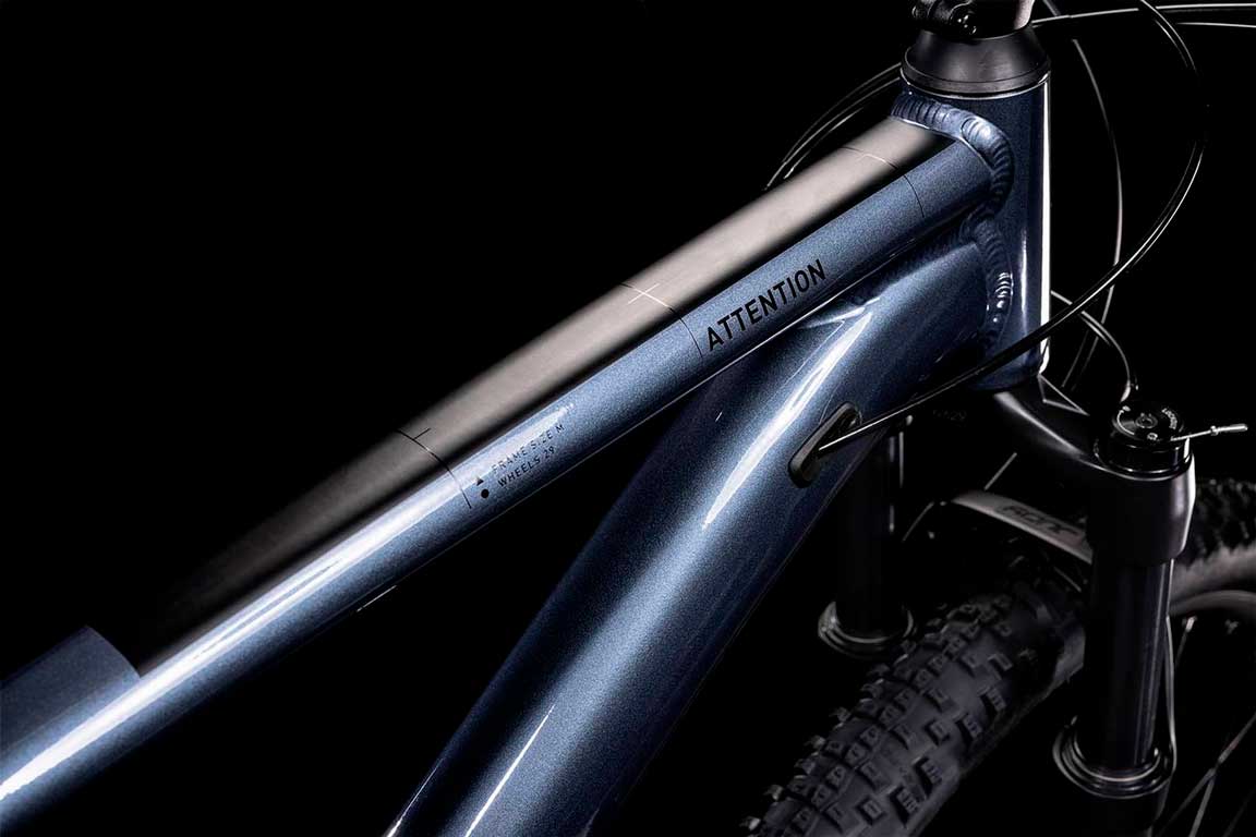 Bicicleta de montaña CUBE Attention 2022 Indigoblack'n'Black / Transmisión 1x12 velocidades / Suspensión de aire