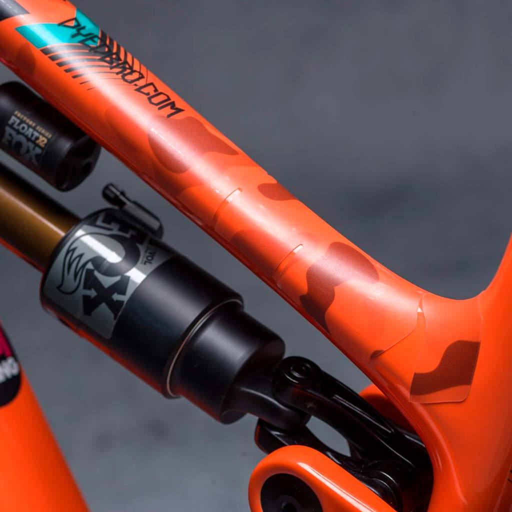 Protector de cuadro DYEDBRO Camo Negro