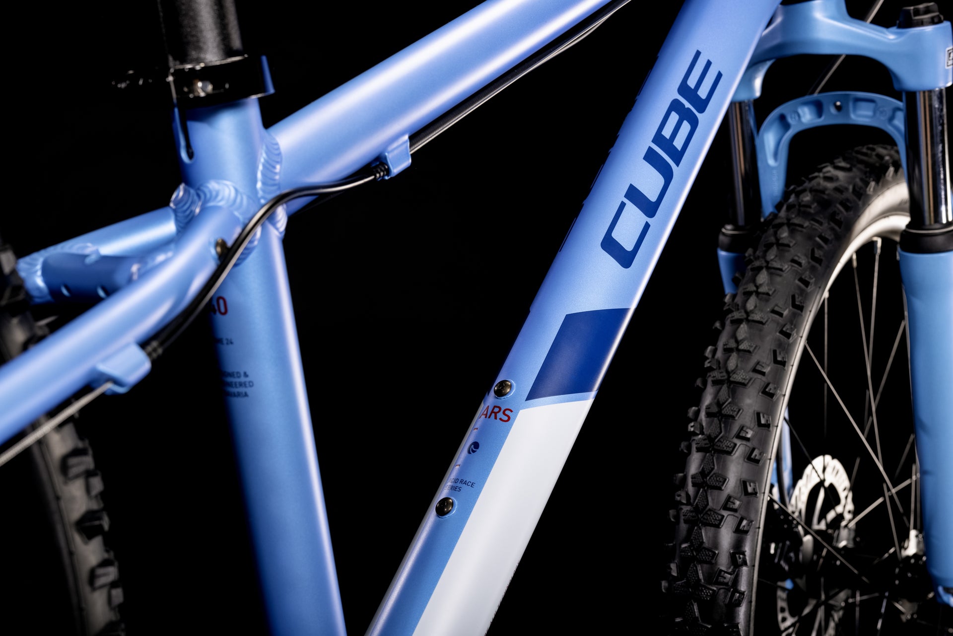 Bicicleta infantil CUBE Acid 240 Disc 2022 / Rodado 24" / Color Iceblue'n'Blue