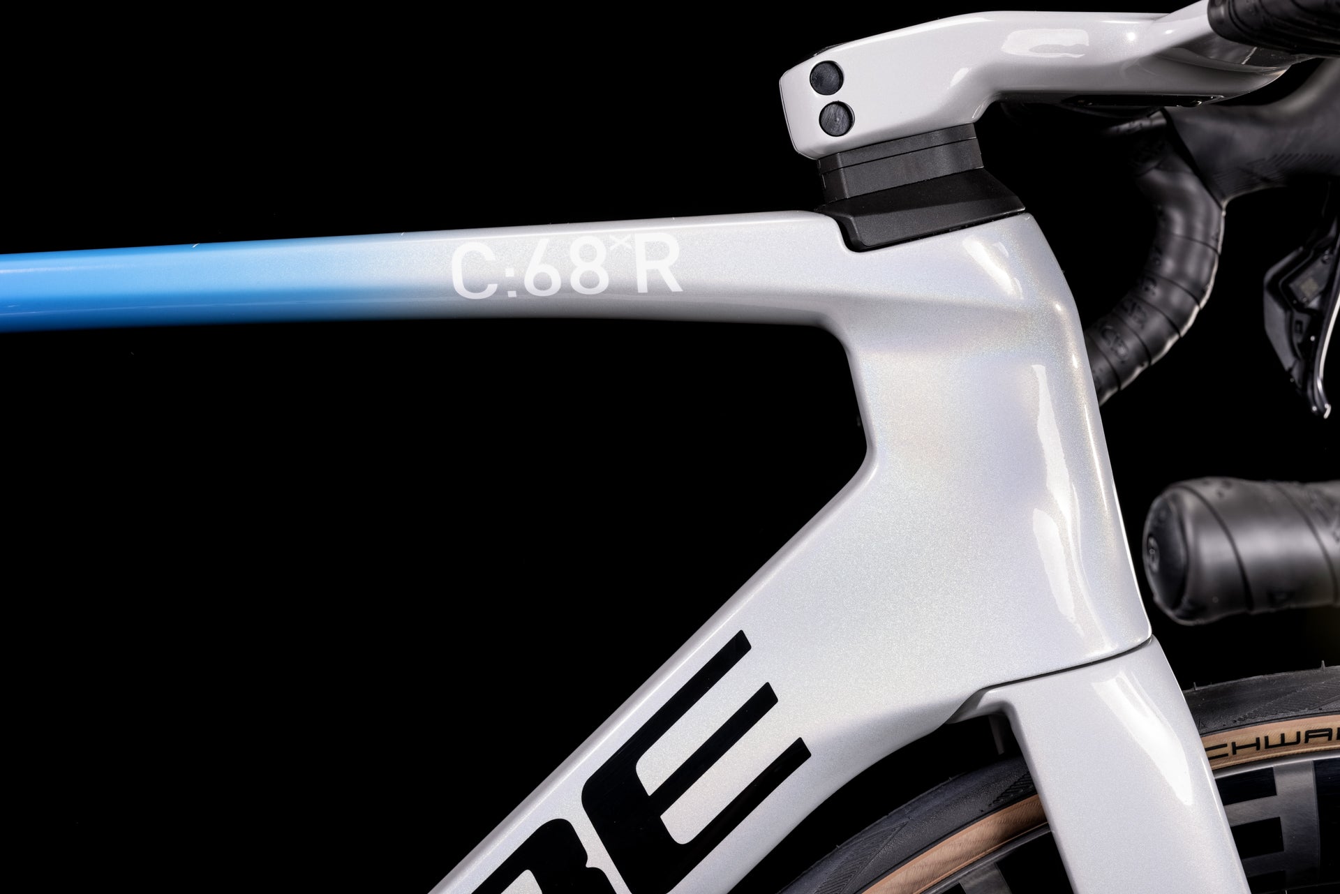 Bicicleta de competencia CUBE Litening C:68X Race Teamline 2022 / Cuadro de Carbono / Transmisión eléctrica Shimano Ultegra DI2 2x12 velocidades / Compatible con normas de la UCI