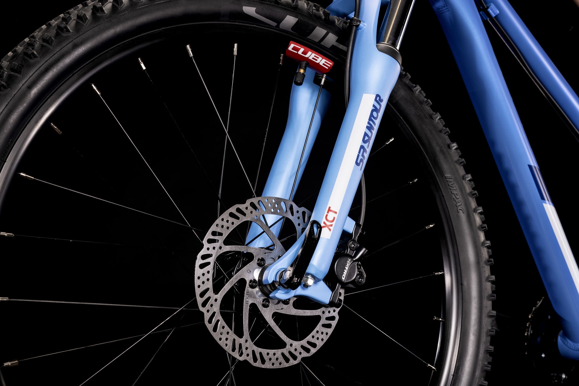 Bicicleta infantil CUBE Acid 240 Disc 2022 / Rodado 24" / Color Iceblue'n'Blue