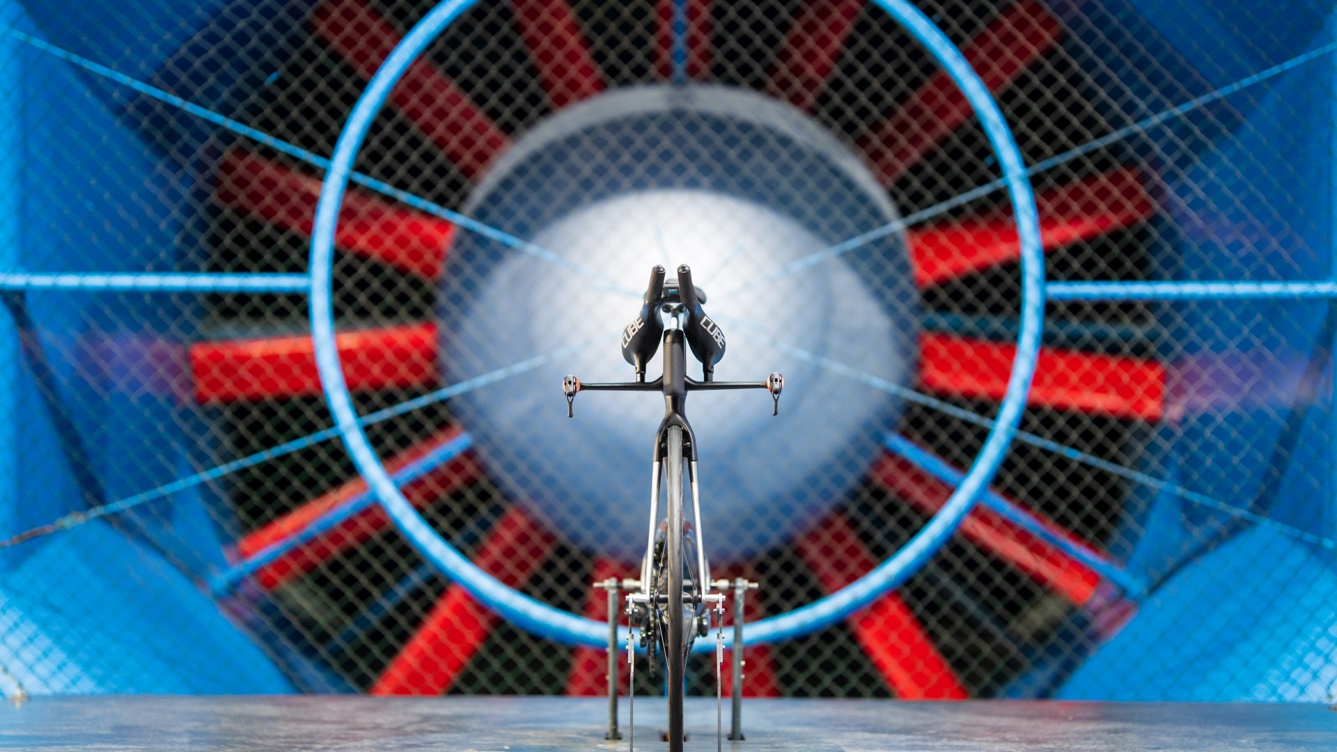 Bicicleta de triatlón CUBE Aerium C:68 SLT High Carbon'n'Polarsilver 2022 / Cuadro de Carbono / Transmisión eléctrica Sram Red eTap AXS 2x12 velocidades