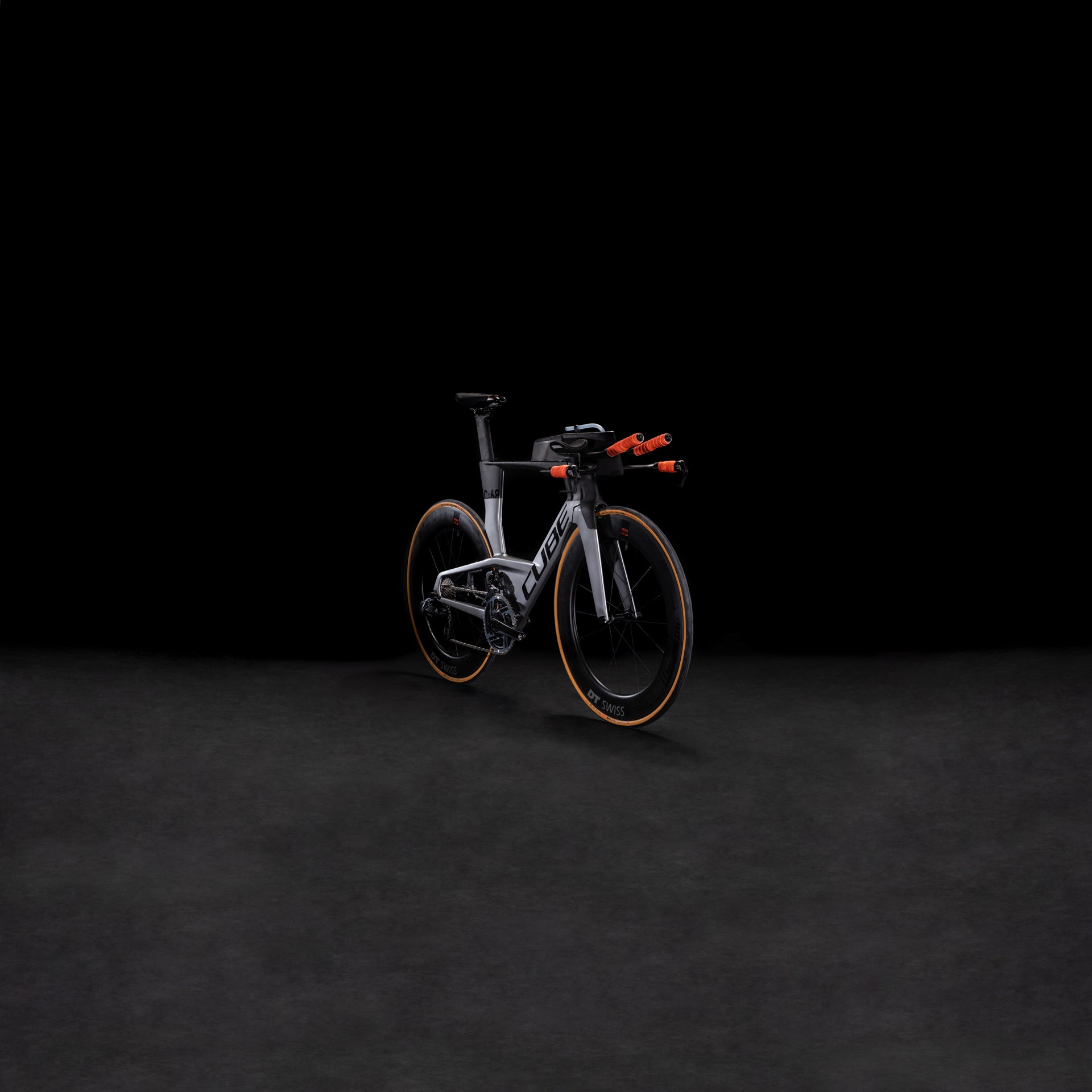 Bicicleta de triatlón CUBE Aerium C:68 SLT High Carbon'n'Polarsilver 2022 / Cuadro de Carbono / Transmisión eléctrica Sram Red eTap AXS 2x12 velocidades