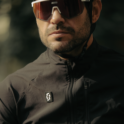 Chamarra rompevientos APHESIS Winding Road Black para caballero / Ropa para ciclismo de invierno