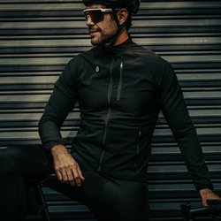 Chamarra rompevientos APHESIS Winding Road Black para caballero / Ropa para ciclismo de invierno