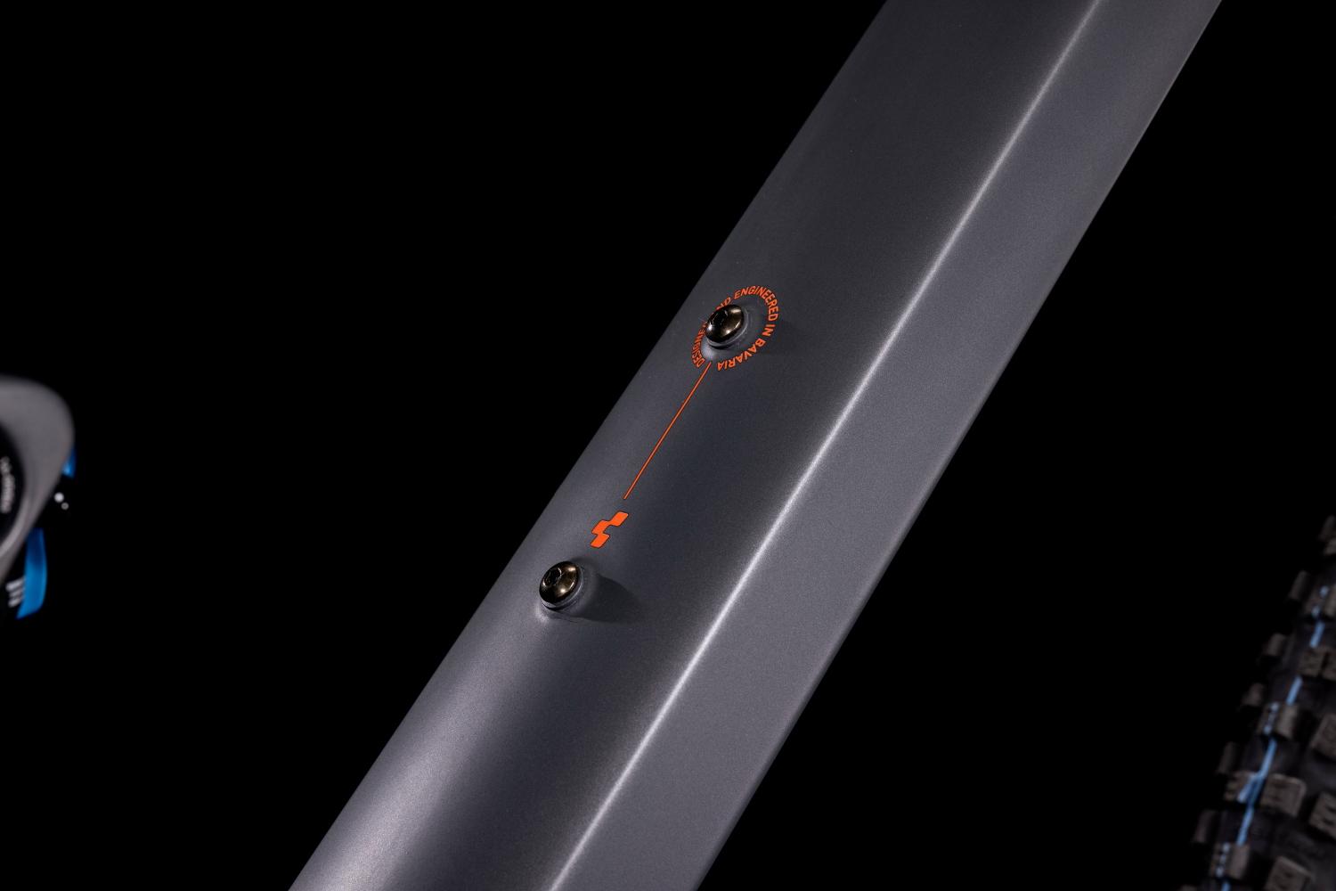 Bicicleta de montaña CUBE Stereo 140 HPC Race 27.5 Grey'n'Orange 2022 / Horquilla Fox 34 Rhythm 150 mm / Shock Fox Float DPS