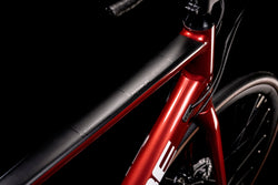 Bicicleta de ruta CUBE Attain SL Red'n'White 2022 / Transmisión 2x11 velocidades