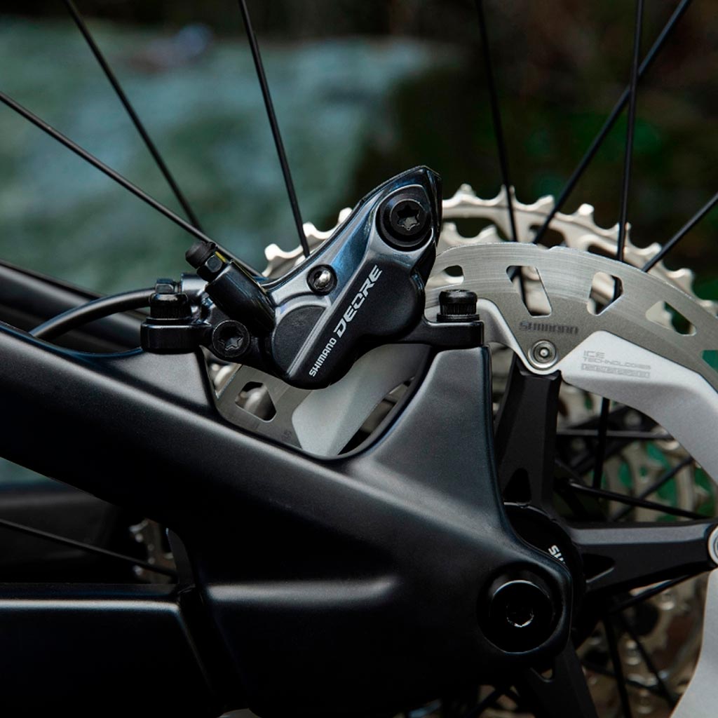 Set de freno hidráulico trasero SHIMANO BL-M6100 / BL-M6120 (Incluye palanca, línea de freno, caliper y balatas de resina) - Raudor ¡Rompe tu propio récord!